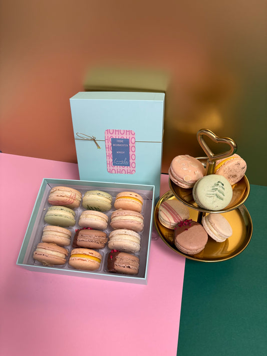 weihnachtliche 12er Macaronbox
